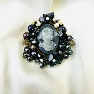 Cameo brooch pin black freshwater pearl agate chip cluster frame